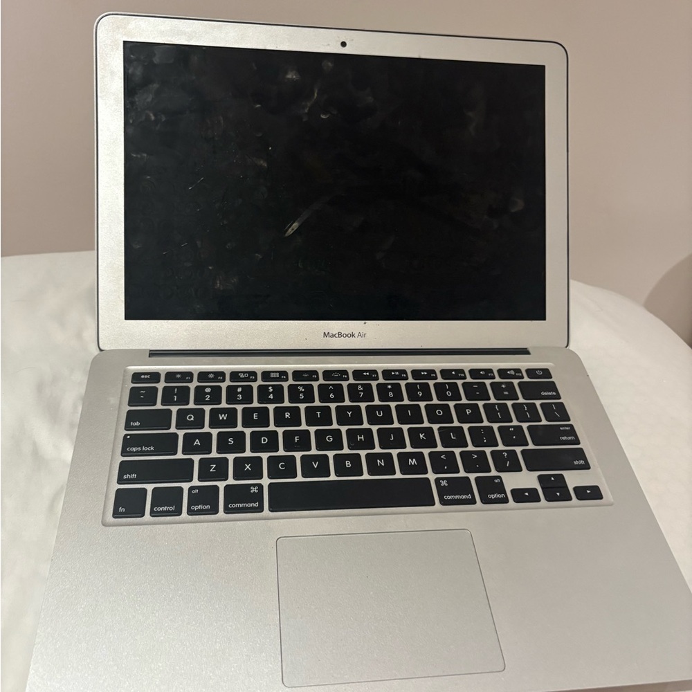 Apple MacBook Air - Sleek Silver Design
